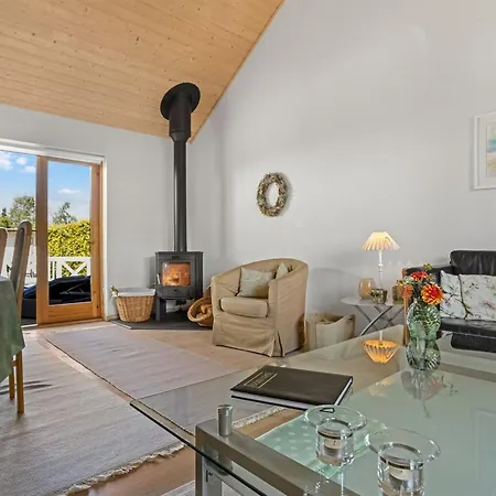 Elviira - 200m From The Sea By Interhome Feriehus Bøtø By